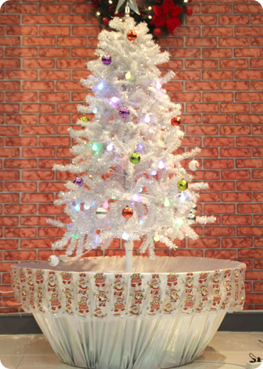 White/Silver flower pot base with Beautiful Green patterned skirt